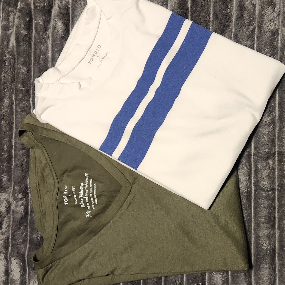 Torrid size 1 short sleeve shirts